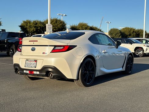 Certified 2022 Toyota GR86 Premium image 14