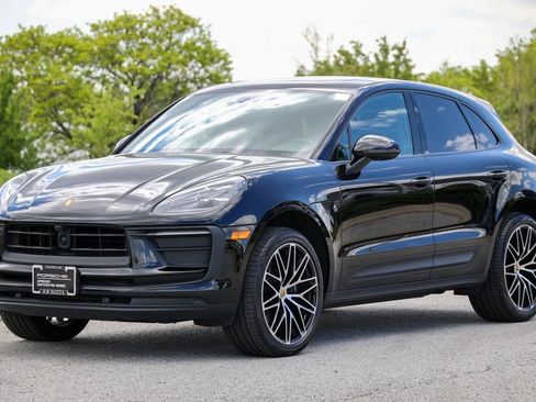 Certified 2026 Porsche Macan AWD/4WD image 18