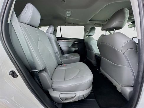 Used 2023 Toyota Highlander Limited image 47