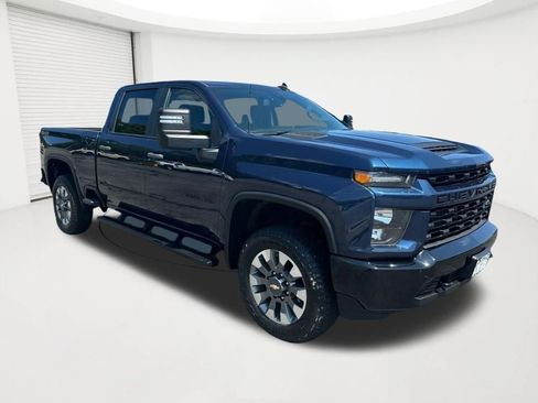 Used 2022 Chevrolet Silverado 2500 Custom w/ Custom Value Package AWD/4WD image 3