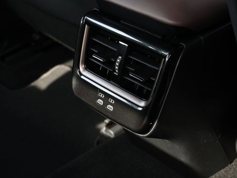 Used 2024 Toyota Crown AWD/4WD image 34