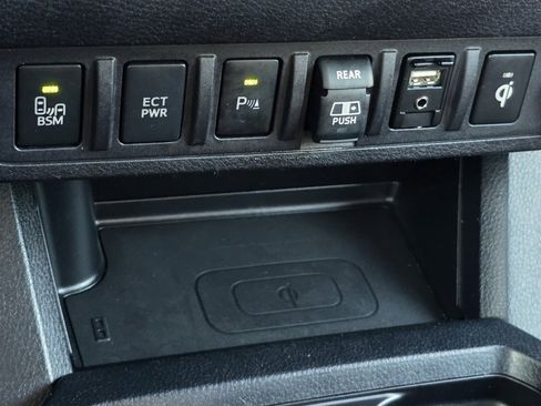 Used 2018 Toyota Tacoma TRD Sport w/ Technology Package AWD/4WD image 11