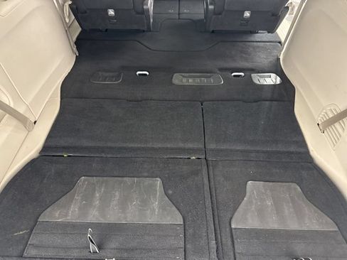 Used 2023 Chrysler Pacifica Touring-L FWD image 23