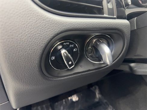 Used 2023 Porsche Macan image 53