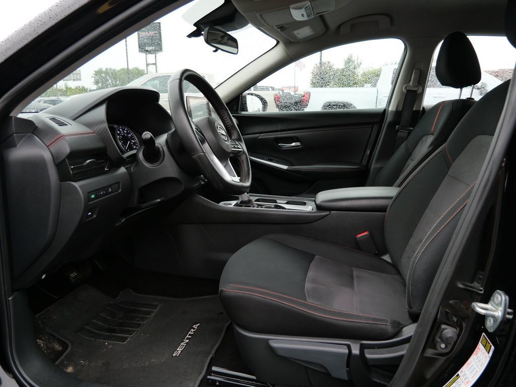 Used 2025 Nissan Sentra SR FWD image 14