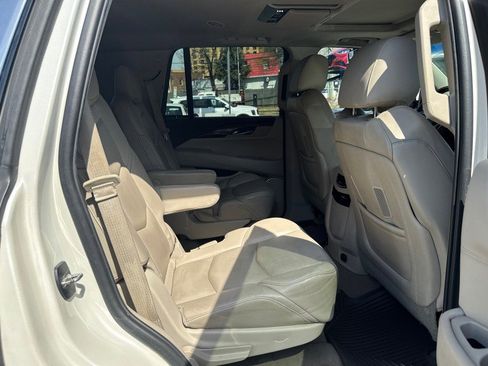 Used 2015 Cadillac Escalade Premium image 33