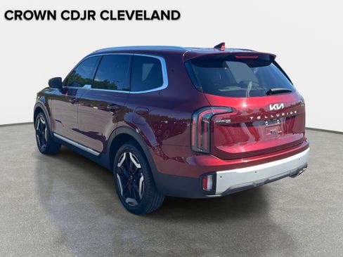 Used 2024 Kia Telluride EX w/ EX Captain's Chair Package FWD image 3