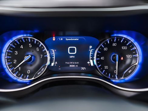 Used 2025 Chrysler Pacifica Select image 14