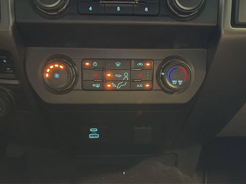 Used 2022 Ford F350 XLT w/ XLT Premium Package AWD/4WD image 25