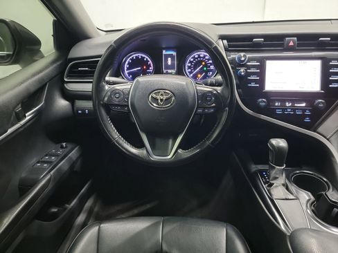 Used 2019 Toyota Camry SE w/ Convenience Package image 16