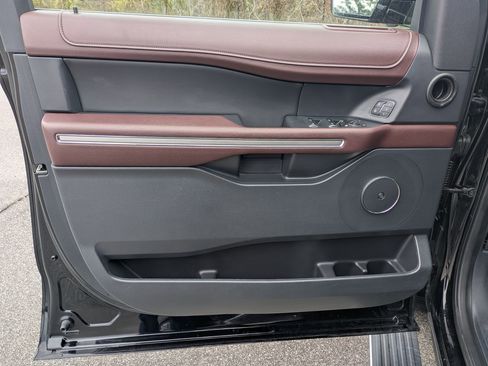 Used 2022 Ford Expedition Limited image 20