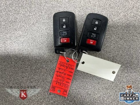 Used 2017 Toyota Highlander XLE AWD/4WD image 27