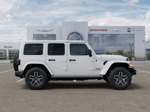 New 2026 Jeep Wrangler Unlimited Sahara AWD/4WD image 23