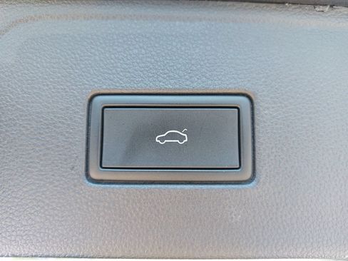 Used 2023 Volkswagen Atlas SE w/ Panoramic Sunroof Package FWD image 15