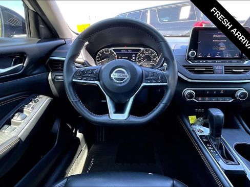 Used 2022 Nissan Altima 2.5 SR FWD image 11