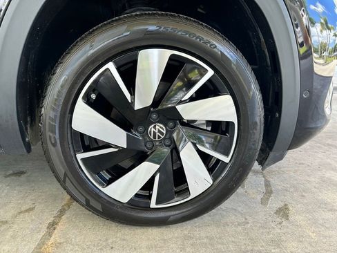 Used 2025 Volkswagen Atlas Cross Sport SE AWD/4WD image 21