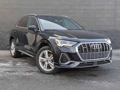 Used 2023 Audi Q3 2.0T Premium w/ Convenience Package image 3