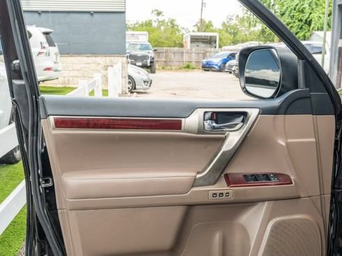 Used 2016 Lexus GX 460 w/ Premium Package AWD/4WD image 17