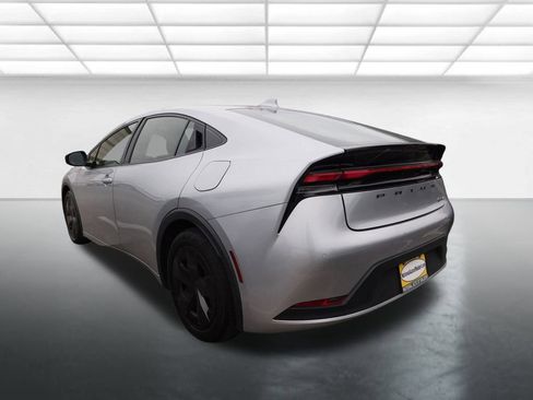 Used 2023 Toyota Prius LE image 4