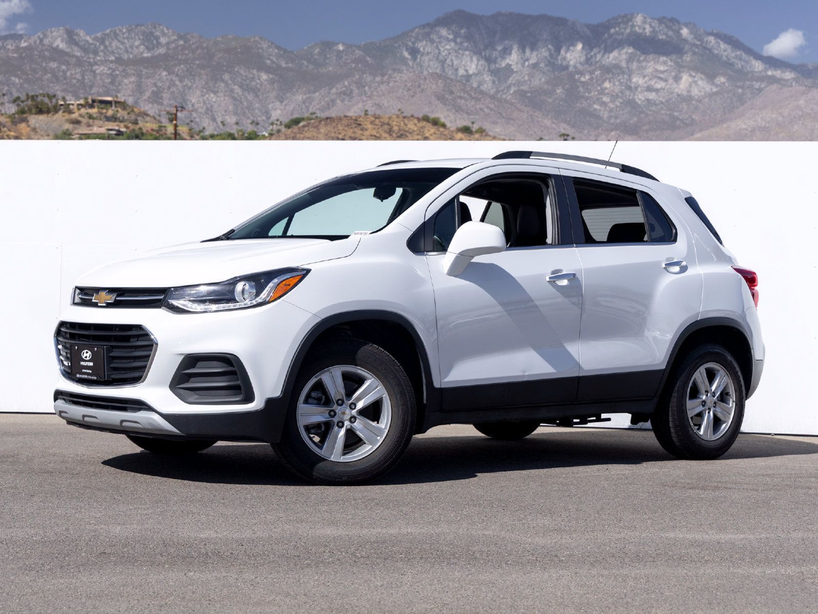Used 2019 Chevrolet Trax LT w/ LT Convenience Package AWD/4WD image 1