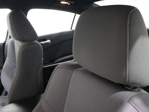 Used 2019 Dodge Charger SXT image 4