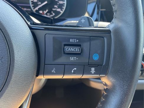 Used 2025 Nissan Pathfinder SL FWD image 21