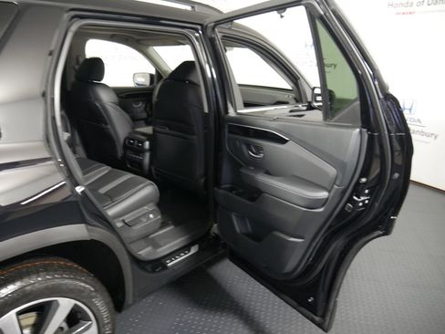 New 2025 Honda Pilot Touring image 8