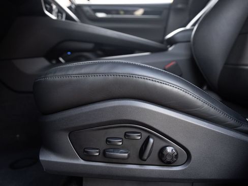Certified 2025 Porsche Macan Electric RWD image 23