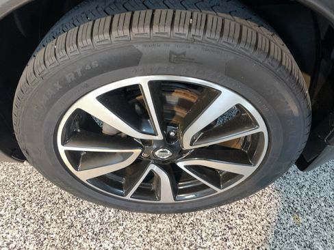 Used 2018 Nissan Rogue SL w/ Premium Package AWD/4WD image 25