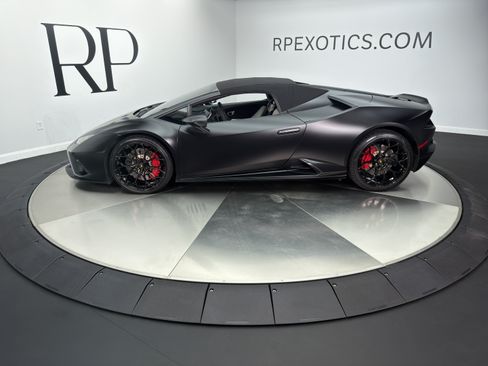 Used 2021 Lamborghini Huracan EVO RWD image 9