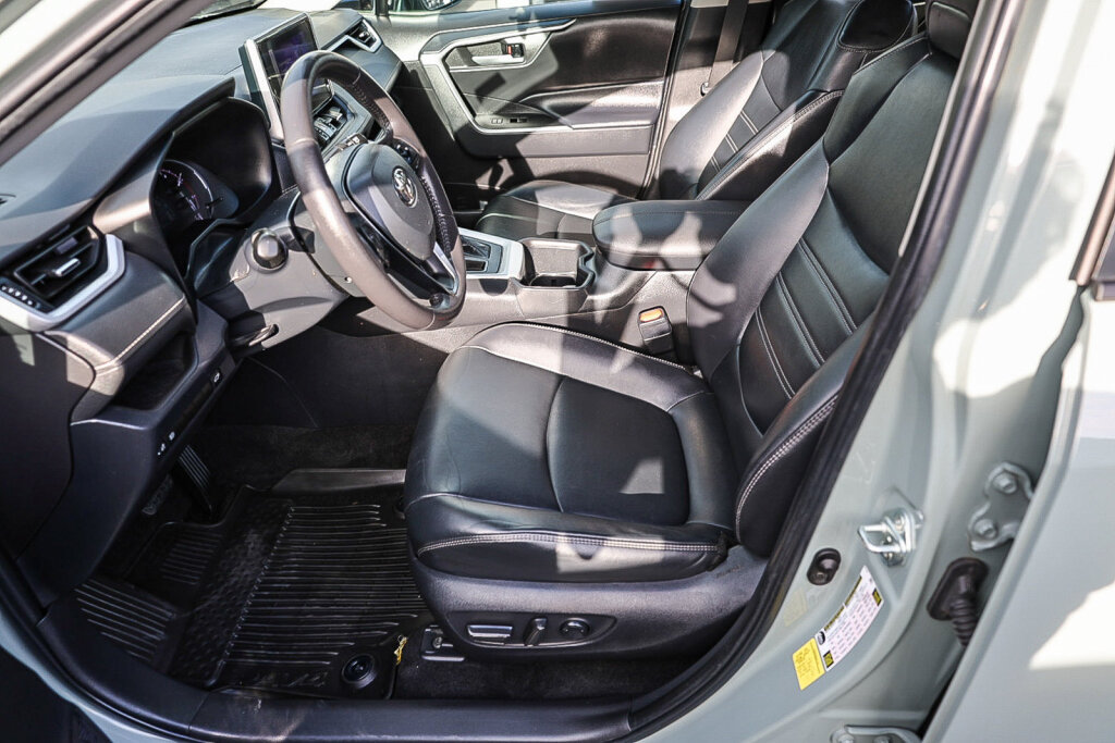 Used 2023 Toyota RAV4 XLE Premium FWD image 9