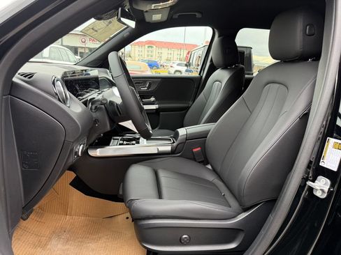 Used 2025 Mercedes-Benz GLB 250 4MATIC image 3