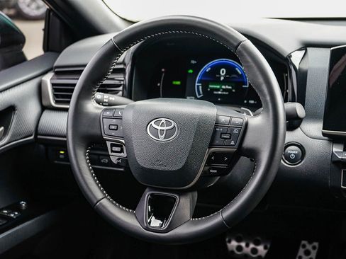 Certified 2025 Toyota Camry SE FWD image 15