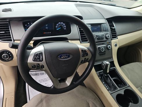 Used 2018 Ford Taurus SE image 11