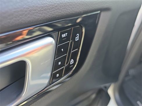 Used 2019 Porsche Cayenne S image 19