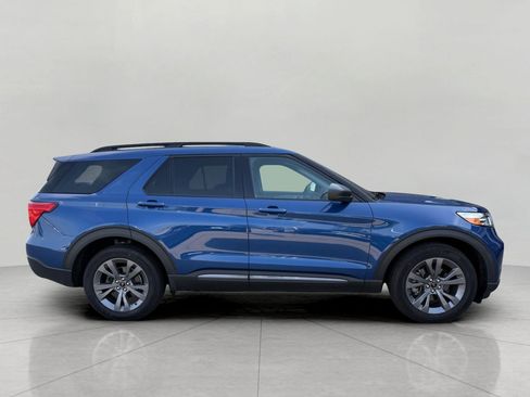 Used 2021 Ford Explorer XLT w/ Equipment Group 202A AWD/4WD image 13