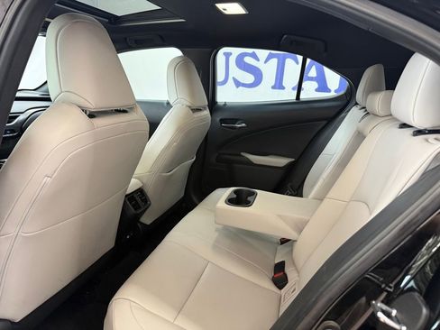 Used 2022 Lexus UX 200 w/ Accessory Package (Z2) image 15