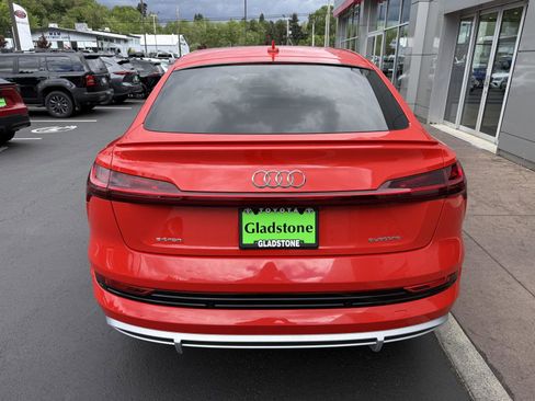 Used 2021 Audi e-tron Prestige w/ Prestige Package AWD/4WD image 5