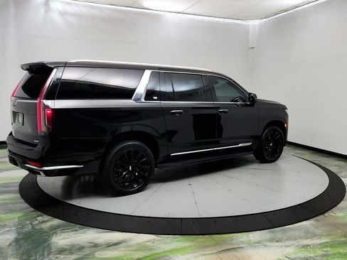 Used 2022 Cadillac Escalade ESV Luxury AWD/4WD image 5