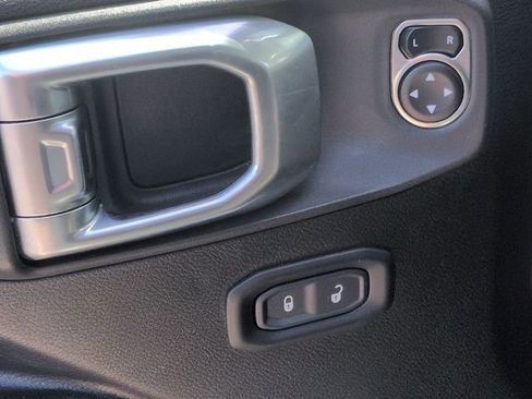 Used 2023 Jeep Gladiator Sport AWD/4WD image 12
