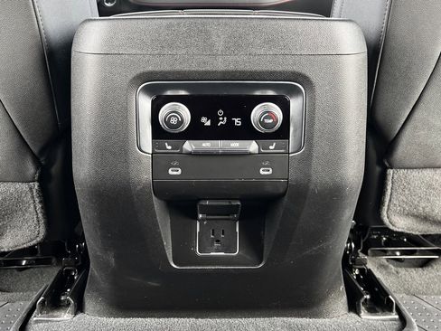 Used 2024 Chevrolet Suburban RST image 22