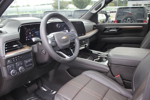 Used 2025 Chevrolet Tahoe High Country w/ Sun And Tow Package AWD/4WD image 3