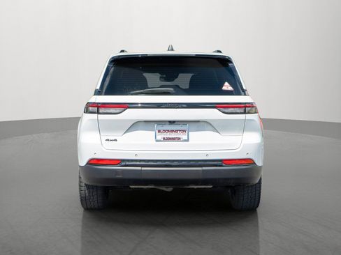 Used 2023 Jeep Grand Cherokee Altitude AWD/4WD image 6