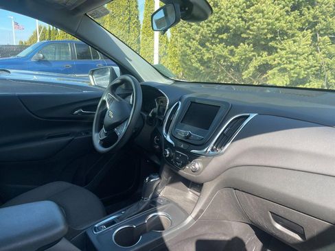 Used 2021 Chevrolet Equinox LT image 2