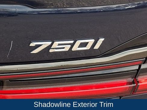 Used 2021 BMW 750i xDrive w/ Executive Package image 33