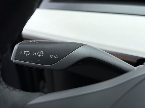 Used 2022 Tesla Model Y Long Range image 13