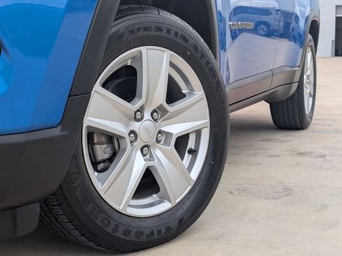 Used 2022 Jeep Compass Latitude FWD image 2