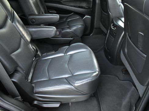 Used 2018 Cadillac Escalade Premium Luxury image 30