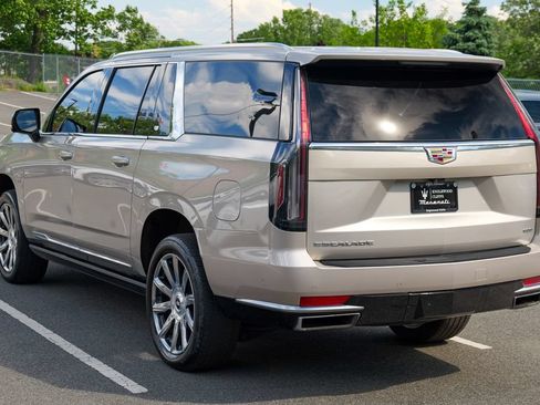 Used 2024 Cadillac Escalade ESV Premium Luxury Platinum AWD/4WD image 5