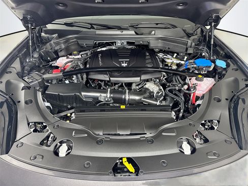 New 2025 Maserati Grecale GT image 30